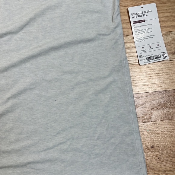 NWT Athleta Gray Essence Mesh Wanderlust Hybrid Tee Short Sleeve Crew Neck - XS - Picture 4 of 6